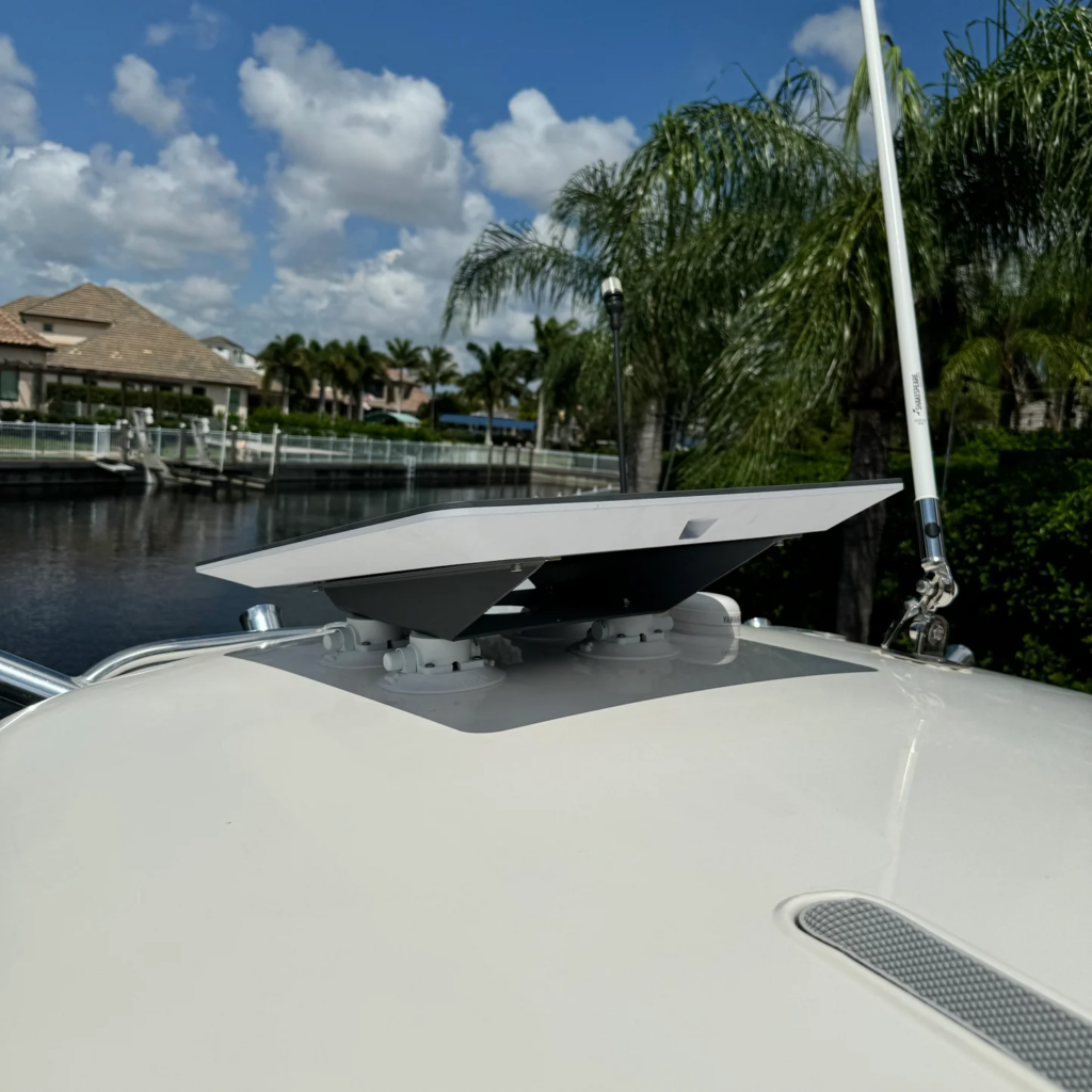 Secure roof mounting to reduce wind vibration and dropouts